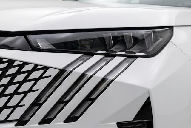 Peugeot 3008 Hybrid GT 145PK Pano | Winterpakket | 180° Area view Camera