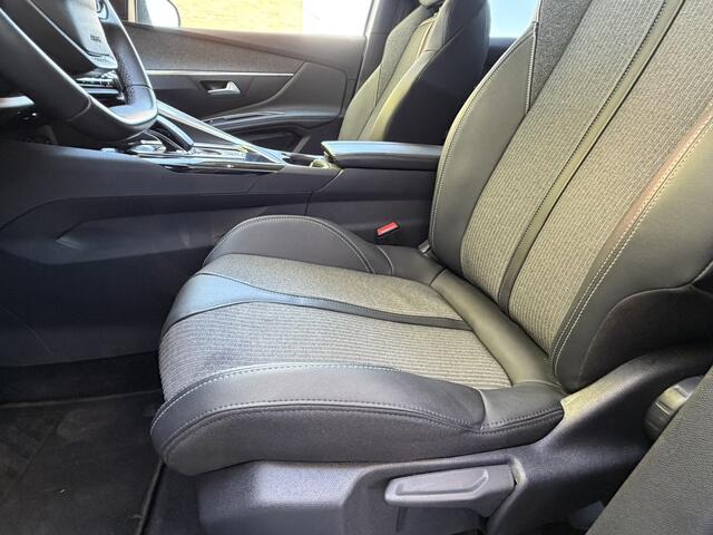 Peugeot 3008 1.6 HYbrid 225 pk Allure * Automaat * * Navigatie * 1/2 Lederen interieur * Stekker Hybride + Benzine * Elektronische Achterklep bed. * Adaptive Cruise Control * Keyless Start * Vingerhoets; Vierde Generatie Eersteklas Service. Al meer dan 100 jaar een be