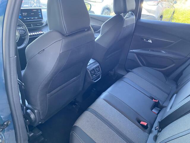 Peugeot 3008 1.2T Allure Pack Business | Navigatie | Achteruitrijcamera | Parkeersensoren | Keyless Entry | LED koplampen | Privacy Glass | Apple Carplay/Android Auto