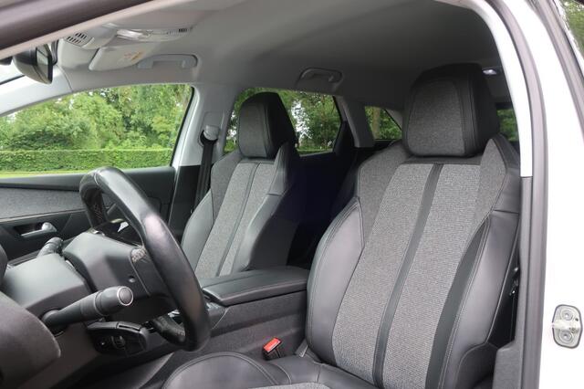 Peugeot 3008 1.2 PureTech, Stoelverwarming, CarPlay/Android, All-Season, Trekhaak etc.