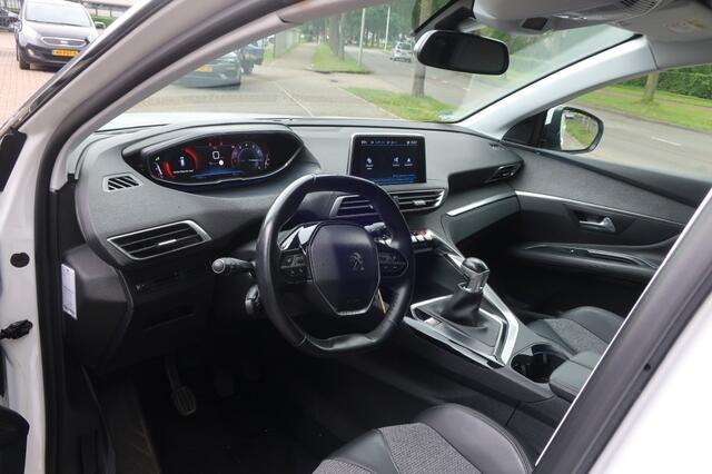 Peugeot 3008 1.2 PureTech, Stoelverwarming, CarPlay/Android, All-Season, Trekhaak etc.