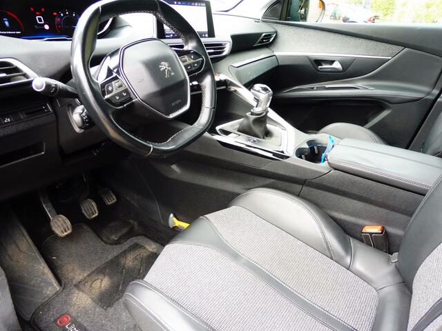 Peugeot 3008 1.2 PureTech Allure Afn trekh. | Panodak | LMV 19"| Stof/leer | Camera | NL auto | Nwe riem