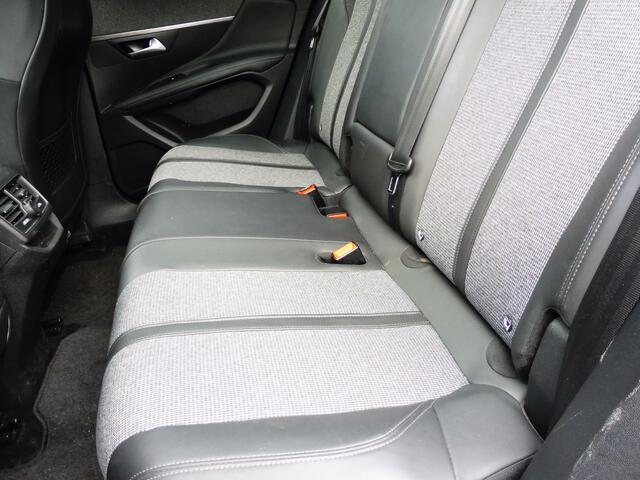 Peugeot 3008 1.2 PureTech Allure Afn trekh. | Panodak | LMV 19"| Stof/leer | Camera | NL auto | Nwe riem