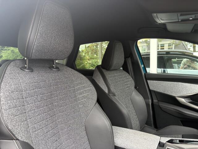 Peugeot 3008 e-3008 Allure 73 kWh | WLTP range 512km | 160kW snelladen | Achteruitrijcamera | Navigatie | Climate Control | Cruise Control |