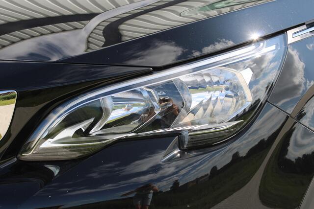 Peugeot 3008 1.2 PureTech Active Avantage | Incl. 12 maanden garantie | Apple carplay/Android auto | Trekhaak afneembaar | Cruise control | Parkeercamera | Navigatie | Climate control | DAB radio |