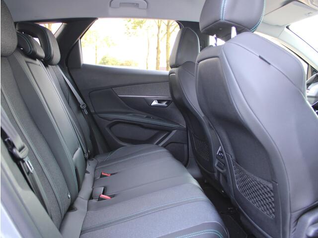 Peugeot 3008 1.2 PureTech Allure Pack Automaat | Navi / Camera / Climate