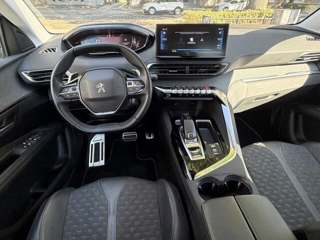 Peugeot 3008 Benzine 130 Pk Automaat * Road Trip Special Edition * = Luxe Allure * * Dodehoekbewaking * Camera Voor en Achterzijde * Leder Alcantara Bekleding * Navigatie * L.M. Velgen * Adaptive Cruise Control * Climate Control * Keyless Start * Vingerhoets; Vierde Generatie Eersteklas Service. Al meer dan 100 jaar een begrip in de Brabantse Kempen