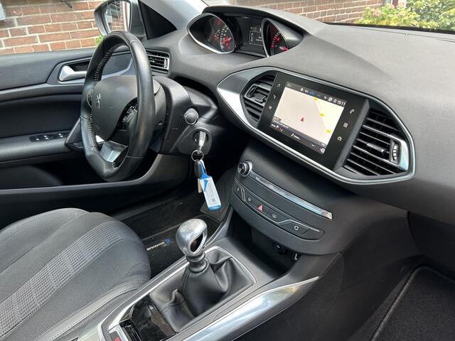 Peugeot 308 1.2 PT 130pk Premium Panoramadak, Navi, Camera, Trekhaak