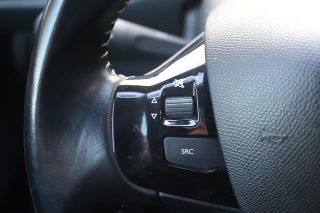 Peugeot 308 SW BWJ 2019 1.2 111PK Blue Lease Executive CLIMA / NAVI / CRUISE / PANORAMADAK / PDC / LMV