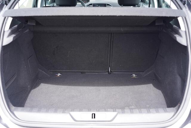 Peugeot 308 1.2 PureTech Active Navi Clima PDC Trekhaak Cruise