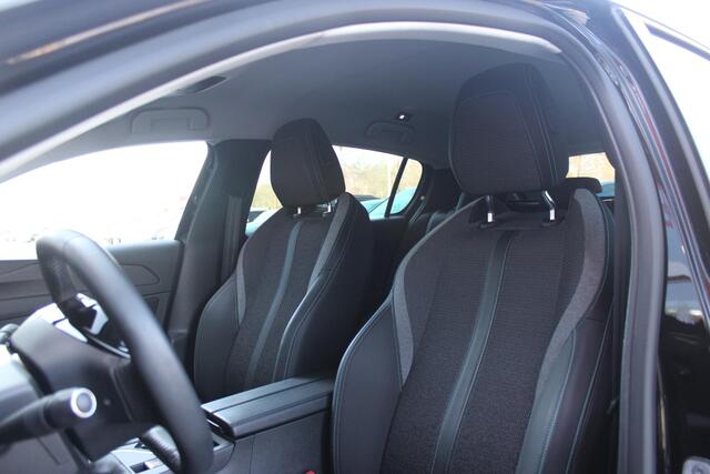 Peugeot 308 1.2 110PK ACTIVE PACK BUSINESS | AGR STOELEN | NAVIGATIE | DRAADLOZE APPLE CARPLAY/ANDROID AUTO | STOEL VERWARMING | CLIMATE CONTROL | 17" LICHTMETALEN VELGEN | LED KOPLAMPEN | DAB+ RADIO | ALL SEASON BANDEN | PARKEER SENSOREN |