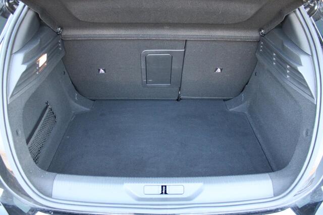 Peugeot 308 1.2 110PK ACTIVE PACK BUSINESS | AGR STOELEN | NAVIGATIE | DRAADLOZE APPLE CARPLAY/ANDROID AUTO | STOEL VERWARMING | CLIMATE CONTROL | 17" LICHTMETALEN VELGEN | LED KOPLAMPEN | DAB+ RADIO | ALL SEASON BANDEN | PARKEER SENSOREN |