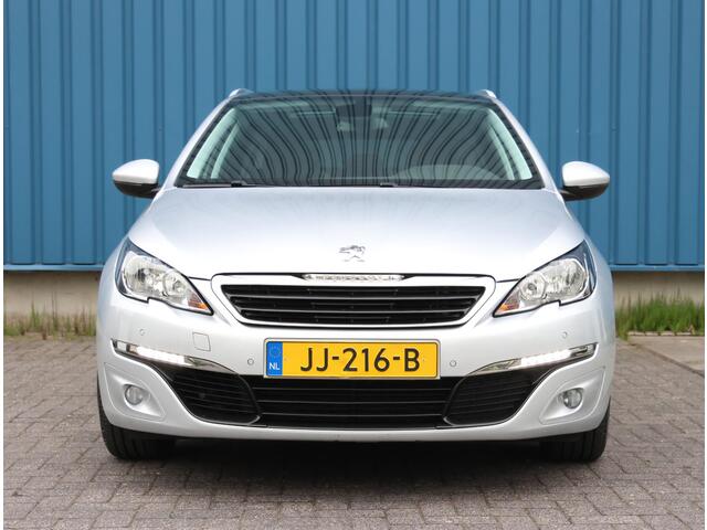 Peugeot 308 SW 1.2 110PK Style | 1ste Eigenaar | Navigatiesysteem | Cruise Control | Parkeersensoren | Panorama Dak | Climate Control | Trekhaak |
