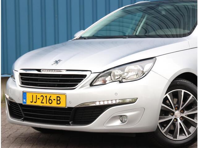 Peugeot 308 SW 1.2 110PK Style | 1ste Eigenaar | Navigatiesysteem | Cruise Control | Parkeersensoren | Panorama Dak | Climate Control | Trekhaak |
