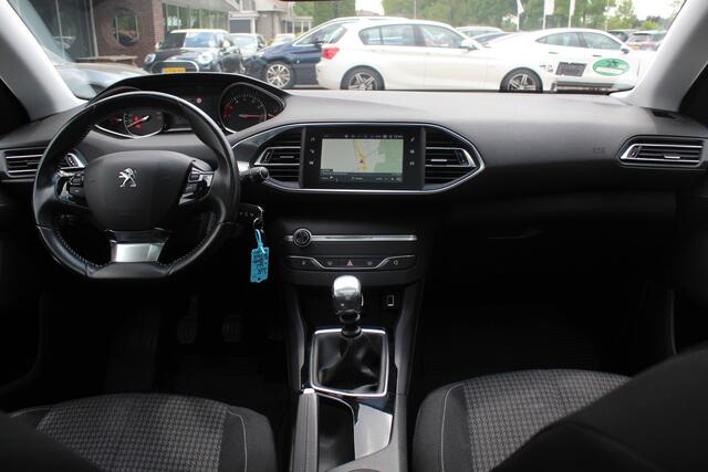 Peugeot 308 SW 1.2 PureTech Blue Lease Exe. / Panoramadak / Navigatie / Parkeerhulp V+A / 16'' / DAB / Cruise Control
