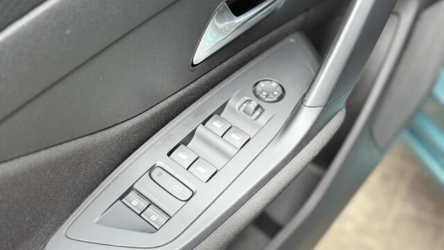 Peugeot 308 1.6 HYbrid 180 Allure Pack Business | Navi | Stoelverwarming