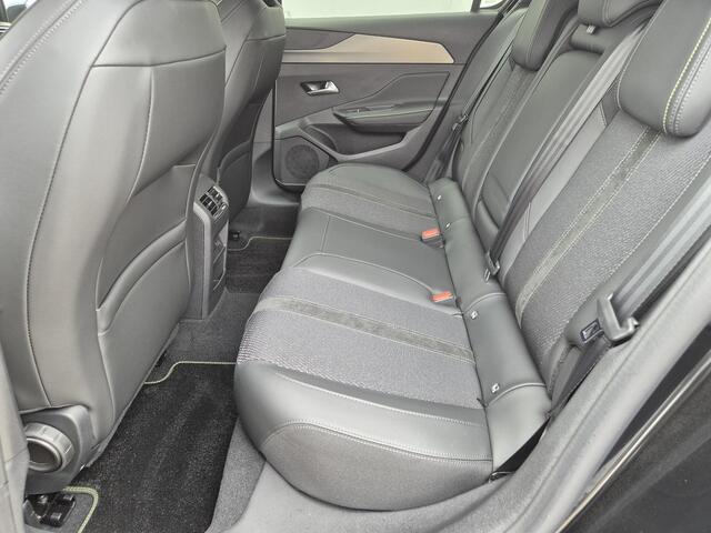 Peugeot 308 1.2 Hybrid 136 e-DCS6 GT Automaat / Apple Carplay Android Auto / Rondomzicht camera / Adaptief cruise control / Climate control / Navigatie / Lichtmetalen wielen 18" / Keyless Entry/Start /