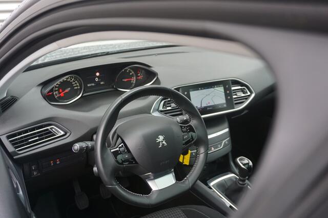 Peugeot 308 110PK Blue Lease Executive TREKHAAK | CARPLAY | PANO | NAVI!