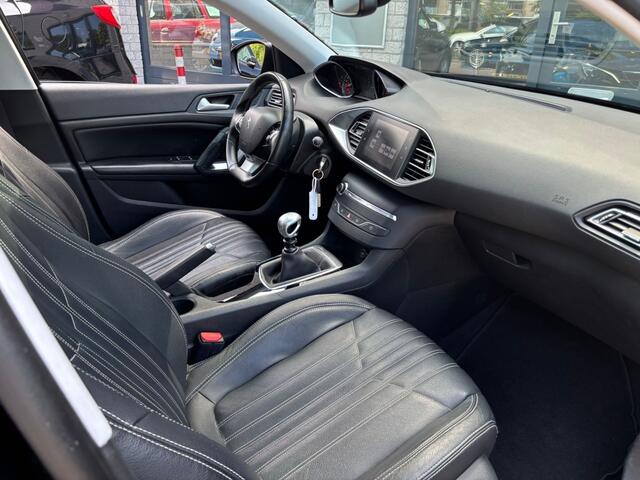 Peugeot 308 1.2 PureT.Blue L. Ex Pano Leer Distri VV