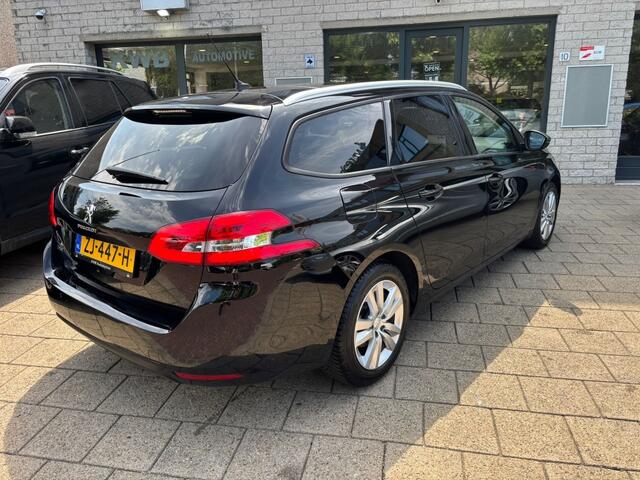 Peugeot 308 1.2 PureT.Blue L. Ex Pano Leer Distri VV