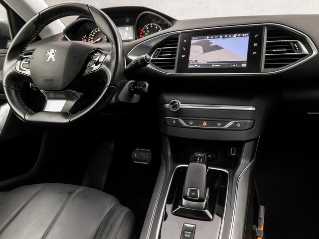 Peugeot 308 SW 1.2 PureTech Sport Automaat (PANORAMADAK, APPLE CARPLAY, GROOT NAVI, 360 CAMERA, GETINT GLAS, LEDEREN SPORTSTOEELN, LANE ASSIST, CRUISE, NIEUWSTAAT)