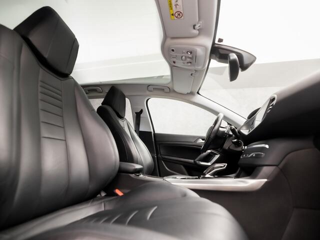 Peugeot 308 SW 1.2 PureTech Sport Automaat (PANORAMADAK, APPLE CARPLAY, GROOT NAVI, 360 CAMERA, GETINT GLAS, LEDEREN SPORTSTOEELN, LANE ASSIST, CRUISE, NIEUWSTAAT)