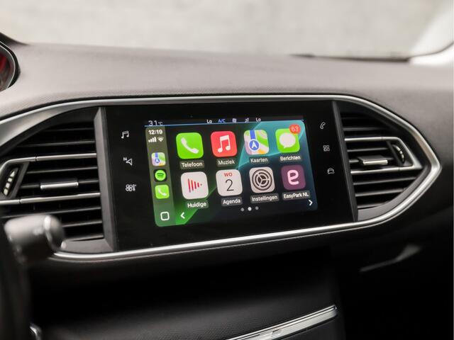 Peugeot 308 SW 1.2 PureTech Sport Automaat (PANORAMADAK, APPLE CARPLAY, GROOT NAVI, 360 CAMERA, GETINT GLAS, LEDEREN SPORTSTOEELN, LANE ASSIST, CRUISE, NIEUWSTAAT)