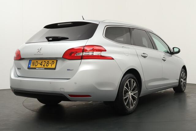 Peugeot 308 SW BWJ 2016 1.2T 131 PK BL Premium AUTOMAAT / NWE APK / PANORAMADAK / CLIMA / NAVI / CRUISE / BLUETOOTH / PDC V+A / LMV 16 INCH / MULTIFUNCT. STUUR