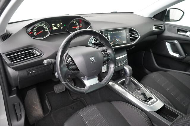 Peugeot 308 SW BWJ 2016 1.2T 131 PK BL Premium AUTOMAAT / NWE APK / PANORAMADAK / CLIMA / NAVI / CRUISE / BLUETOOTH / PDC V+A / LMV 16 INCH / MULTIFUNCT. STUUR
