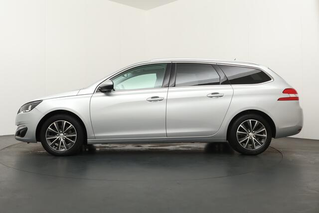 Peugeot 308 SW BWJ 2016 1.2T 131 PK BL Premium AUTOMAAT / NWE APK / PANORAMADAK / CLIMA / NAVI / CRUISE / BLUETOOTH / PDC V+A / LMV 16 INCH / MULTIFUNCT. STUUR