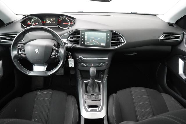 Peugeot 308 SW BWJ 2016 1.2T 131 PK BL Premium AUTOMAAT / NWE APK / PANORAMADAK / CLIMA / NAVI / CRUISE / BLUETOOTH / PDC V+A / LMV 16 INCH / MULTIFUNCT. STUUR