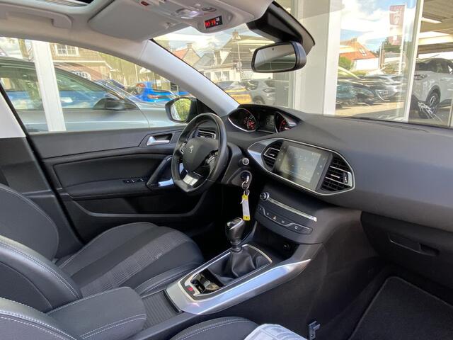 Peugeot 308 SW 1.2T 130pk Blue Lease Premium | Adaptieve Cruise Control | Trekhaak | Achteruitrijcamera | Navigatie | Panoramadak | Facelift model
