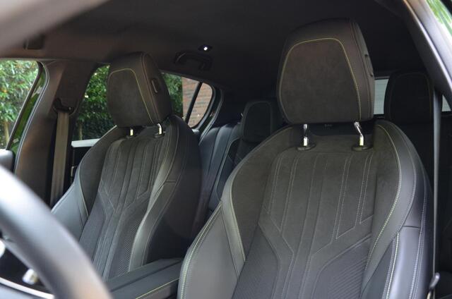 Peugeot 308 1.2 PureTech GT Line Automaat/Navi.Pdc/Ecc/360 Graden camera/Apple Carplay/Android Auto/kunstlederen/Alcantara bekleding/matrix LED koplampen/Volledig digitaal instrumentenpaneel