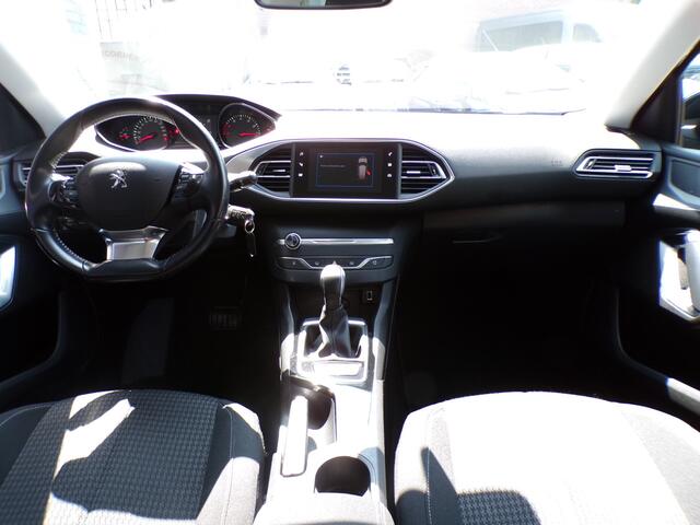 Peugeot 308 1.2 PureTech Automaat 5-Drs Black Line DEALER AUTO!
