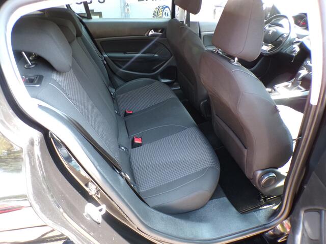 Peugeot 308 1.2 PureTech Automaat 5-Drs Black Line DEALER AUTO!