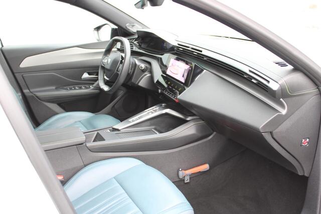 Peugeot 308 1.6 HYbrid 225 GT Pack Business Leder / Navigatie / Trekhaak