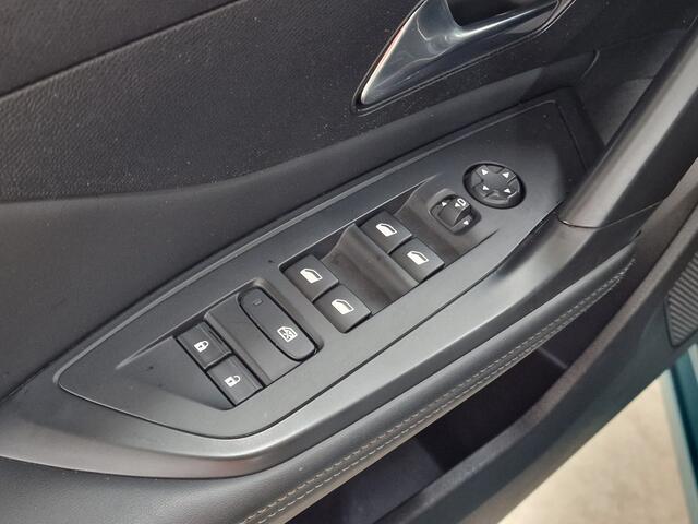 Peugeot 308 SW 1.6 Plug-in Hybrid 180 Allure | Stoelverwarming | Camera | Navi | Apple