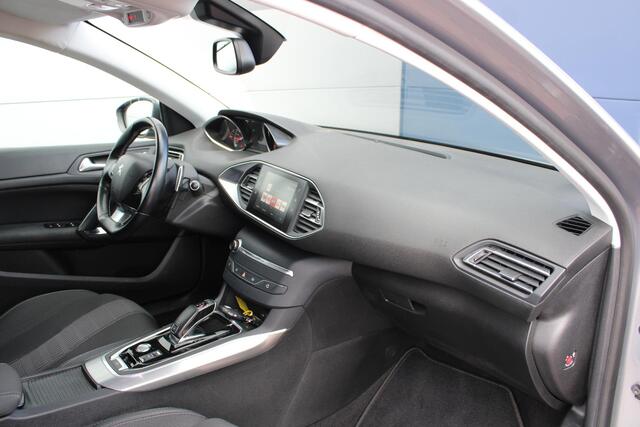 Peugeot 308 1.2 PureTech 130pk Allure Automaat EAT8 Airco Navi Carplay 57.025km