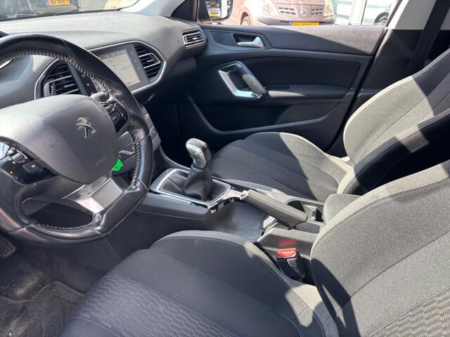 Peugeot 308 1.2 PURETECH STYLE 110 PK NAVI AIRCO/ECC PDC
