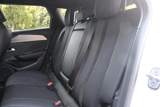 Peugeot 308 SW 1.2 Hybrid 145PK e-DCS6 GT | PANORAMISCH SCHUIF/KANTEL DAK | FOCAL AUDIO SYSTEM | DRAADLOZE APPLE CARPLAY/ANDROID AUTO | DRAADLOZE TELEFOONLADER | 360° CAMERA | ELEKTRISCH BEDIENBARE ACHTERKLEP | FULL LED KOPLAMPEN | NAVIGATIE | LICHTMETALEN VELGEN 18"
