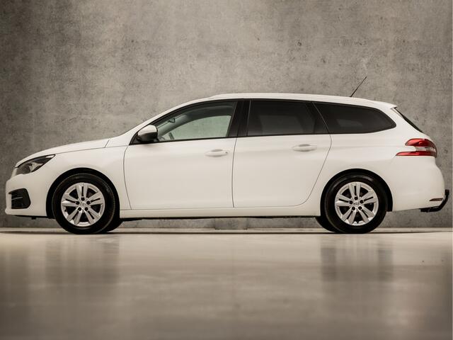Peugeot 308 SW 1.2 PureTech Sport (PANORAMADAK, APPLE CARPLAY, GROOT NAVI, 360 CAMERA, TREKHAAK, LEDER, SPORTSTOELEN, PARKEERSENSOREN, GETINT GLAS, CRUISE, NIEUWE APK, NIEUWSTAAT)