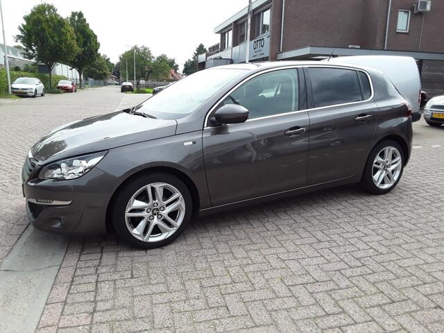 Peugeot 308 1.2 PURE TECH STYLE / PANORAMADAK / NAVI