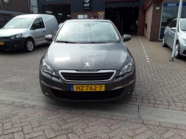 Peugeot 308 1.2 PURE TECH STYLE / PANORAMADAK / NAVI