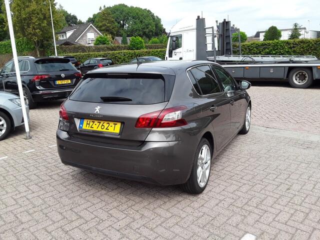 Peugeot 308 1.2 PURE TECH STYLE / PANORAMADAK / NAVI