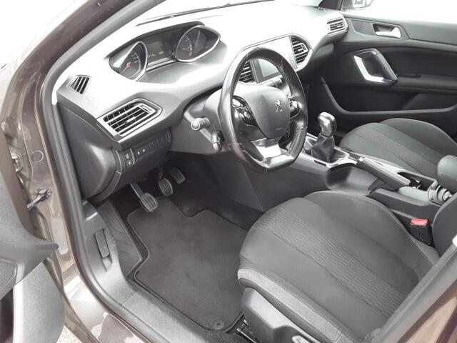 Peugeot 308 1.2 PURE TECH STYLE / PANORAMADAK / NAVI