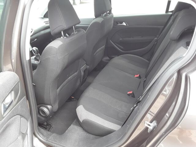 Peugeot 308 1.2 PURE TECH STYLE / PANORAMADAK / NAVI