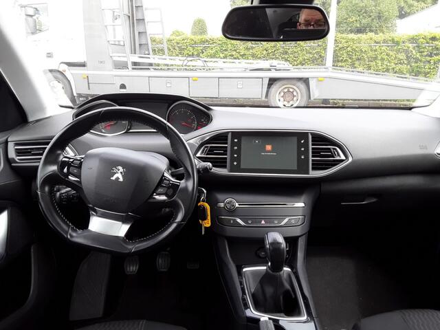 Peugeot 308 1.2 PURE TECH STYLE / PANORAMADAK / NAVI