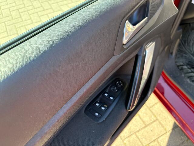 Peugeot 308 SW 1.6 BlueHDI Blue Lease Premium (motor defect)