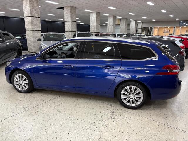 Peugeot 308 1.2 110 PK / Panodak / Trekhaak / Navi / Climat / Dab / Cruise