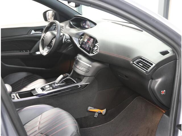 Peugeot 308 SW 130PK HDi GT | AppleCarPlay/AndroidAuto | Glazendak | Navigatie | Cruise Control | Climate Control | Camera | Massage | Keyless | LEER | Stoelverwarming | Privacy Glass | Isofix | Trekhaak |